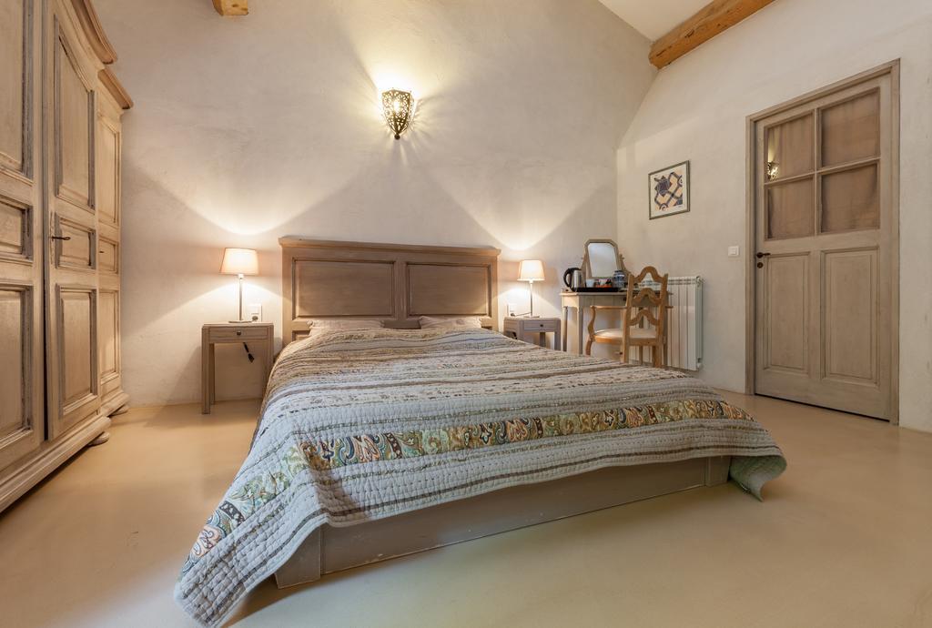 La Louviere Des Bruyeres Bed & Breakfast Robion en Luberon Bilik gambar